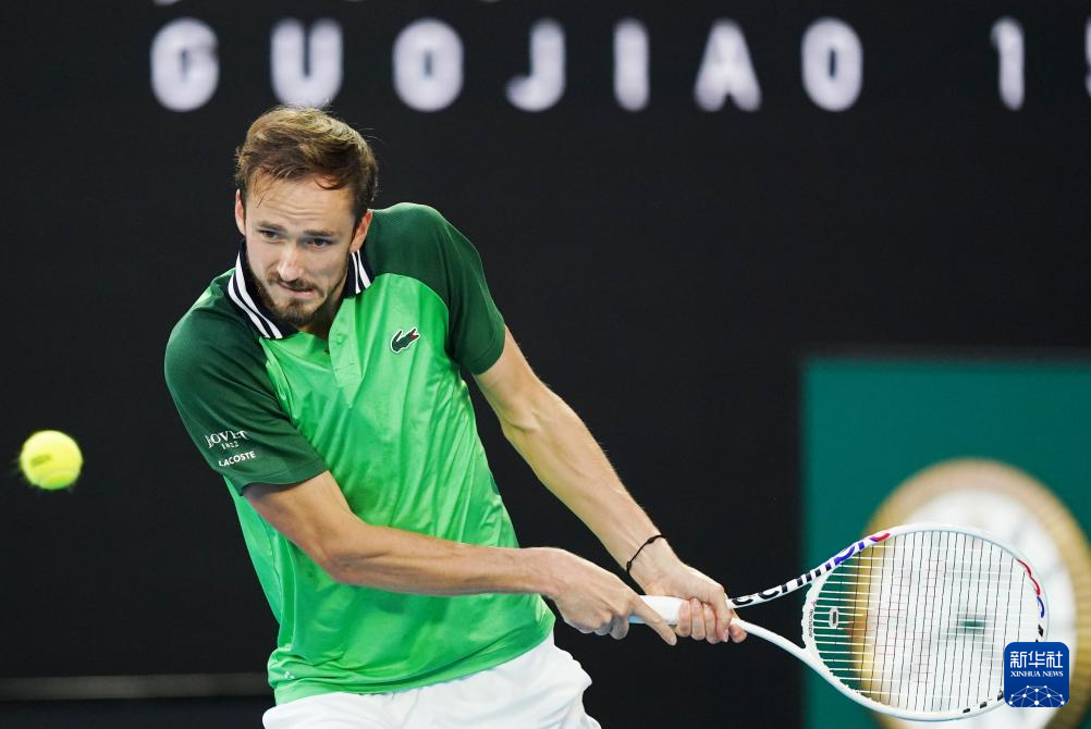 克罗斯晒和拉莫斯合照：传奇，领袖，朋友！很高兴见到你