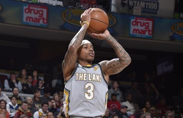 自他首次披 自他首次披