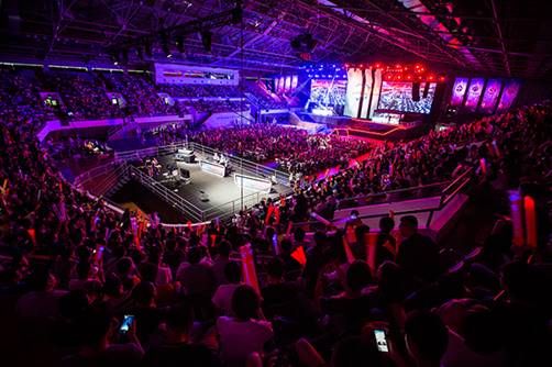 队中两位年 队中两位年